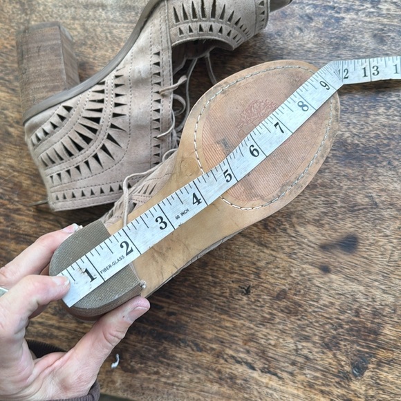 Vince Camuto Taupe Laser Cut Laced Boots Open Toe Block Heels Size 7.5-8 - Picture 7 of 10
